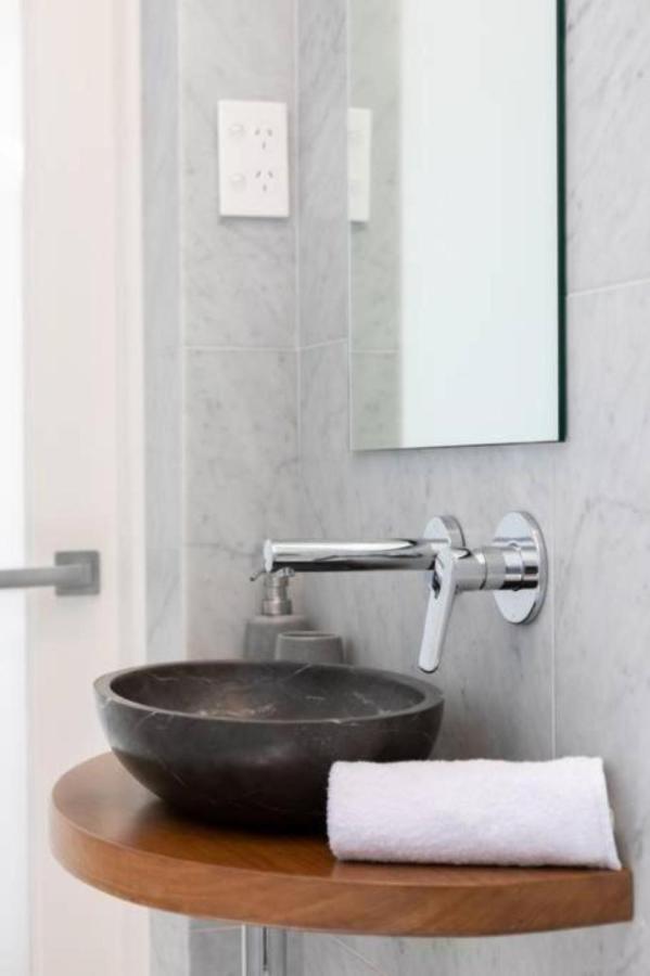 Upscale Cliffside Studio With Ocean Views North Bondi Sydney Bagian luar foto
