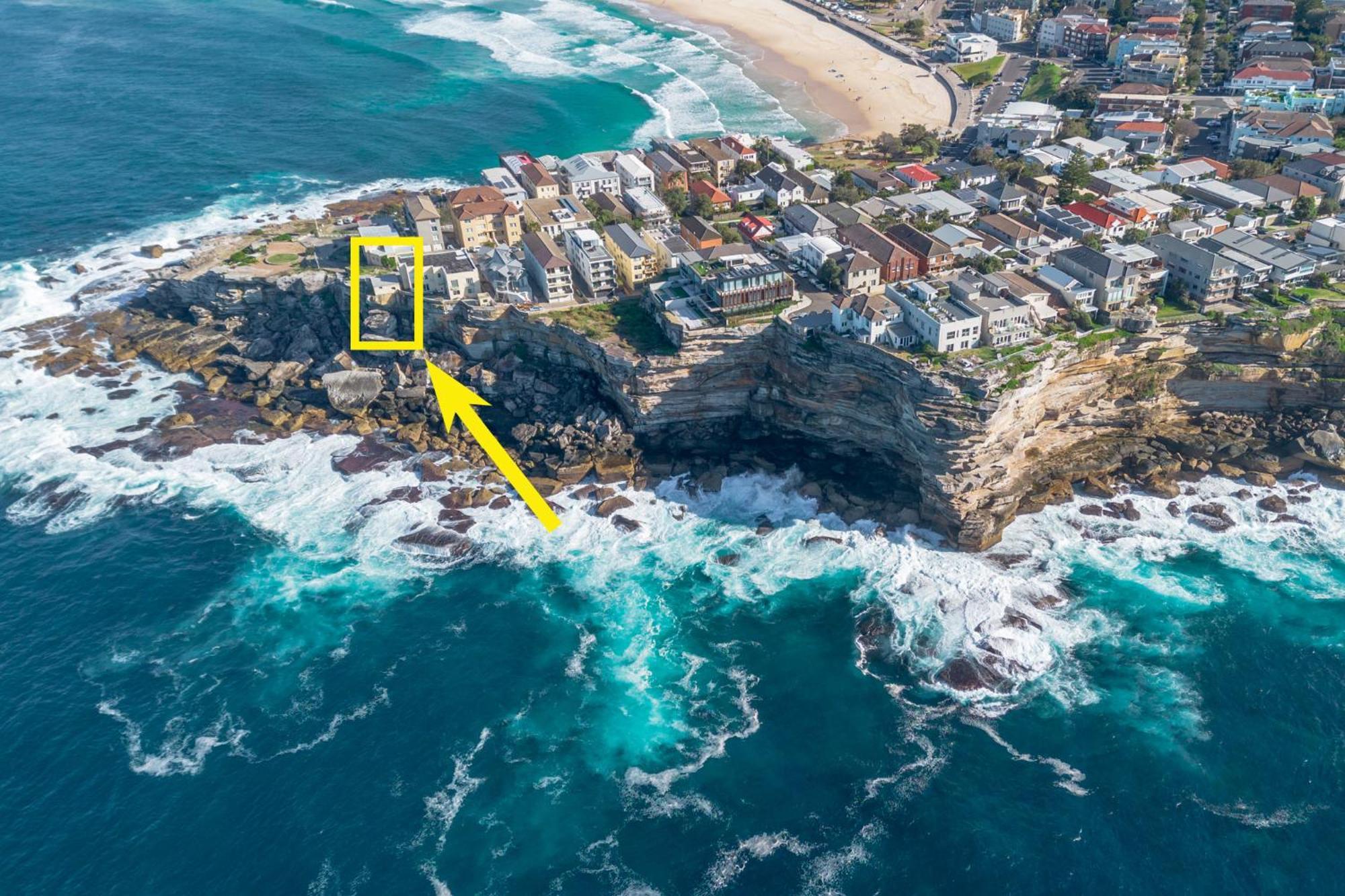 Upscale Cliffside Studio With Ocean Views North Bondi Sydney Bagian luar foto