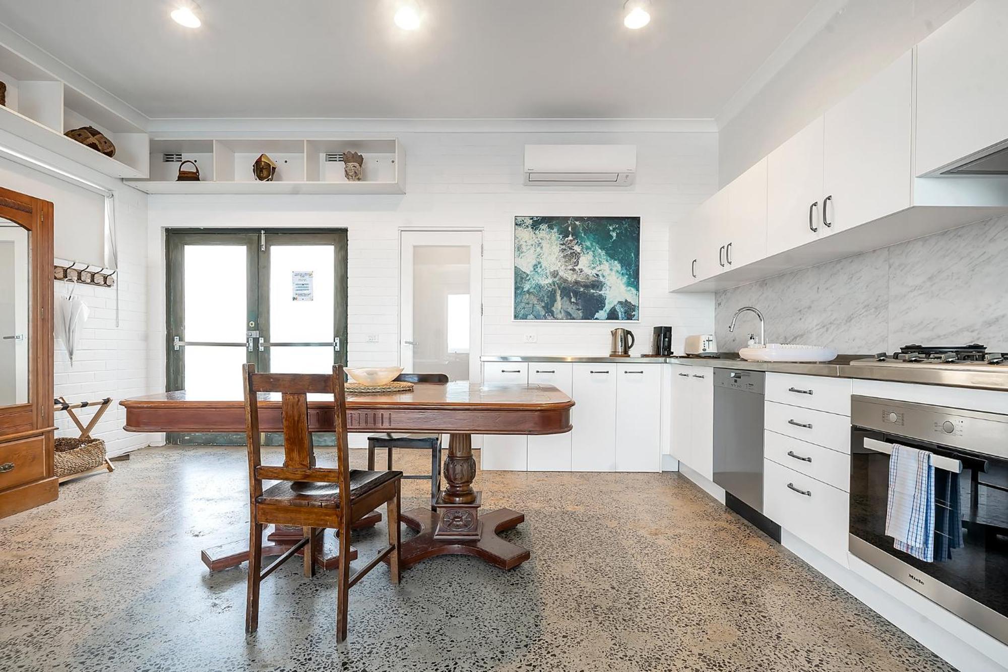 Upscale Cliffside Studio With Ocean Views North Bondi Sydney Bagian luar foto