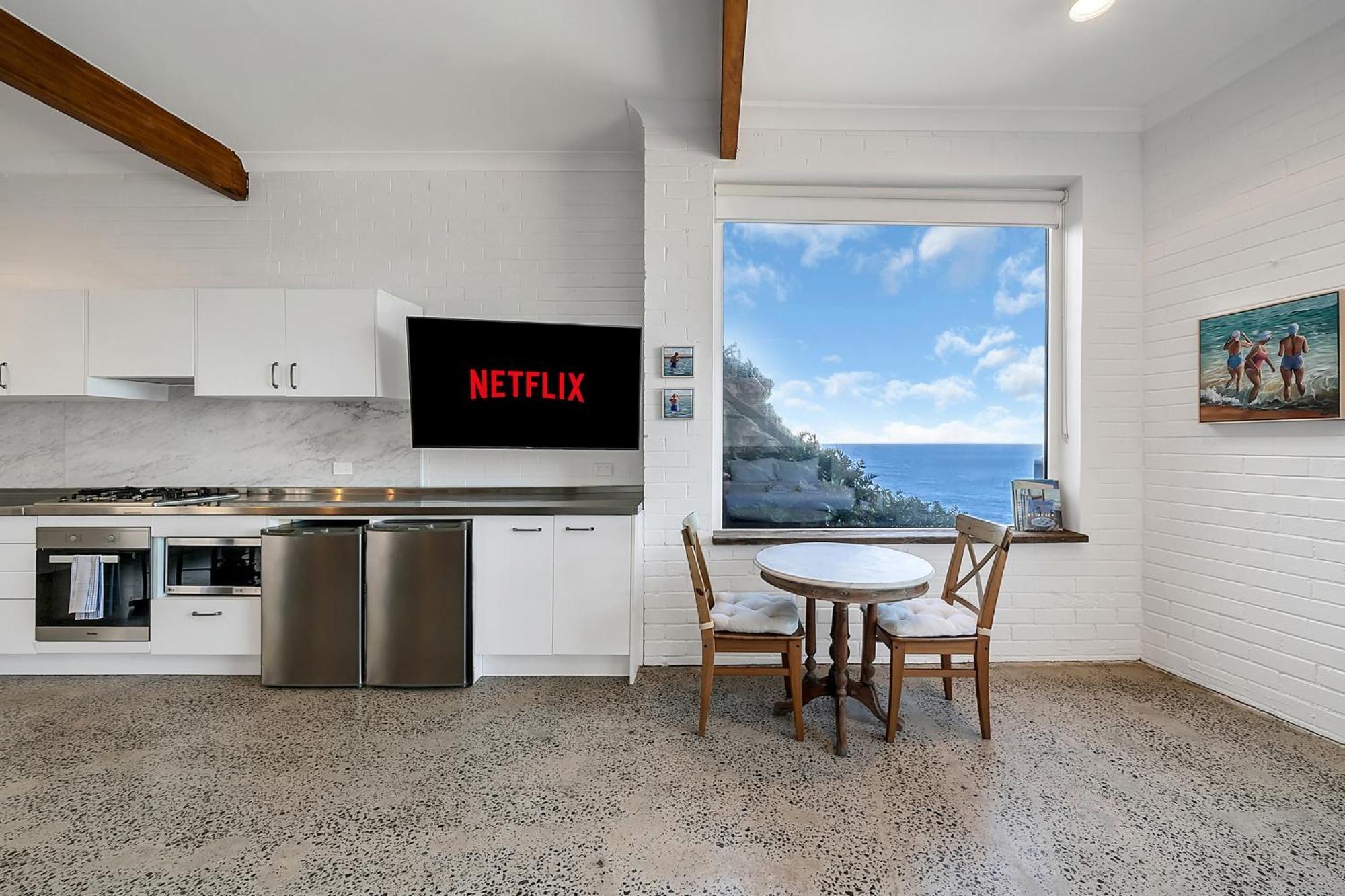 Upscale Cliffside Studio With Ocean Views North Bondi Sydney Bagian luar foto
