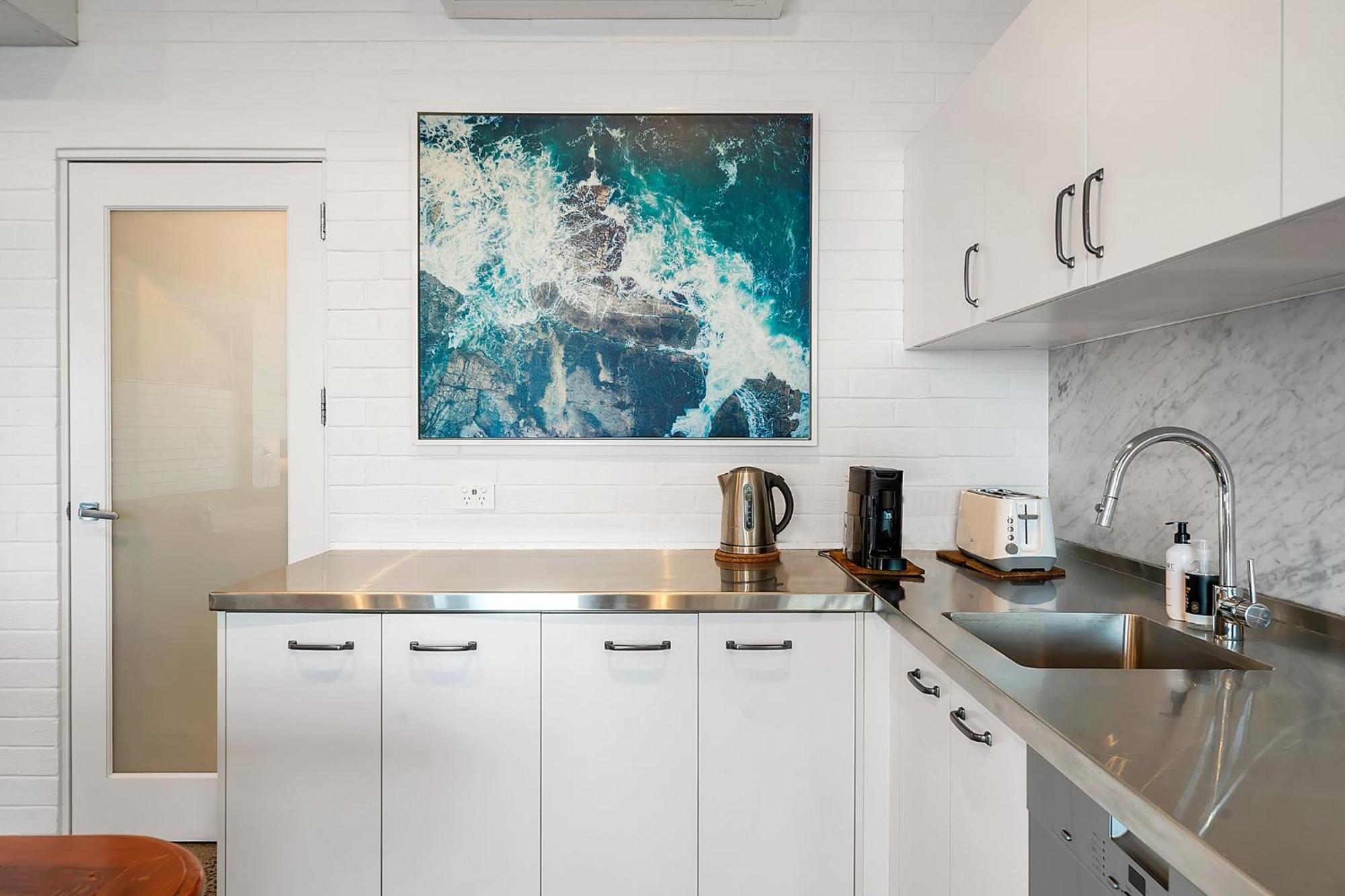 Upscale Cliffside Studio With Ocean Views North Bondi Sydney Bagian luar foto
