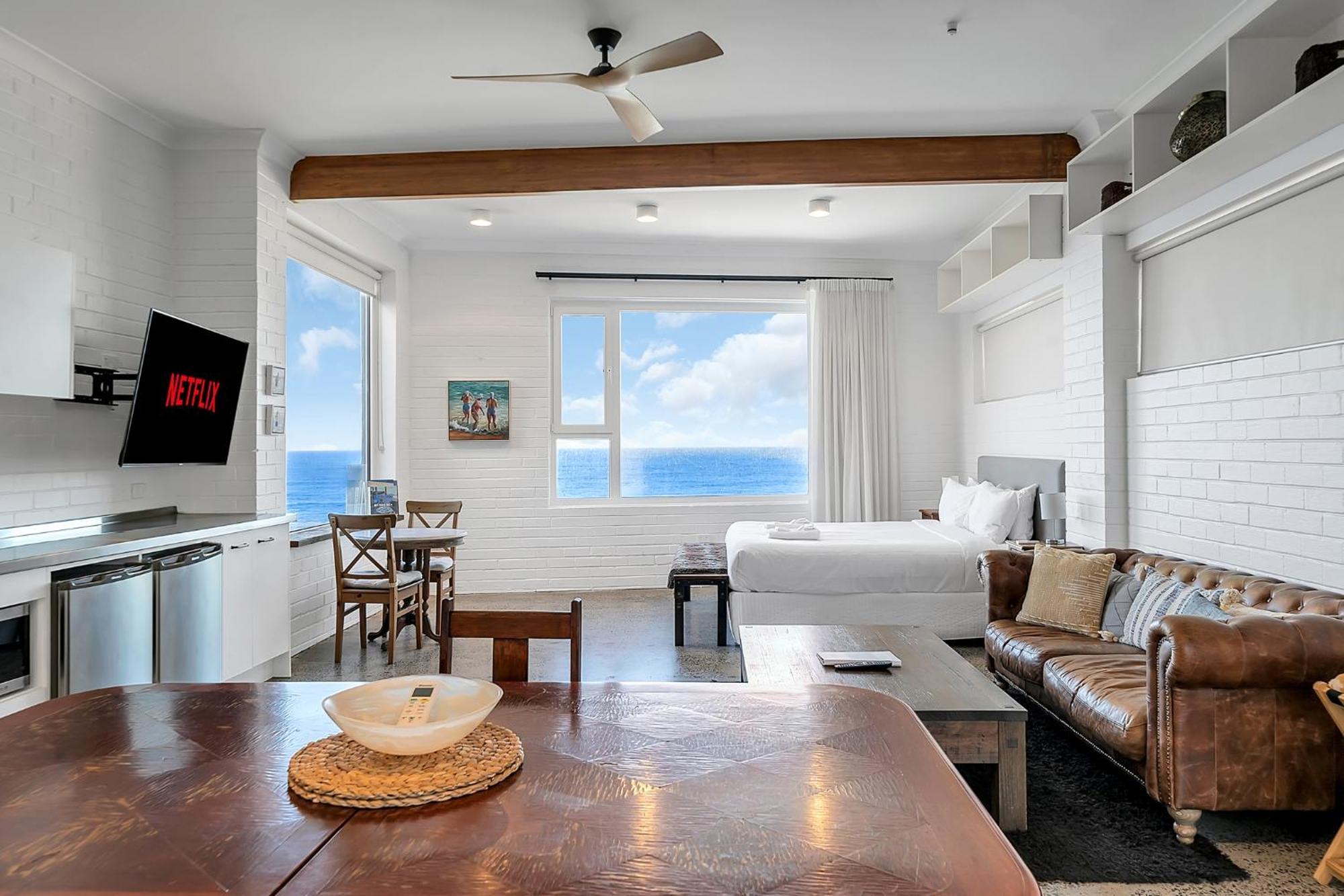 Upscale Cliffside Studio With Ocean Views North Bondi Sydney Bagian luar foto
