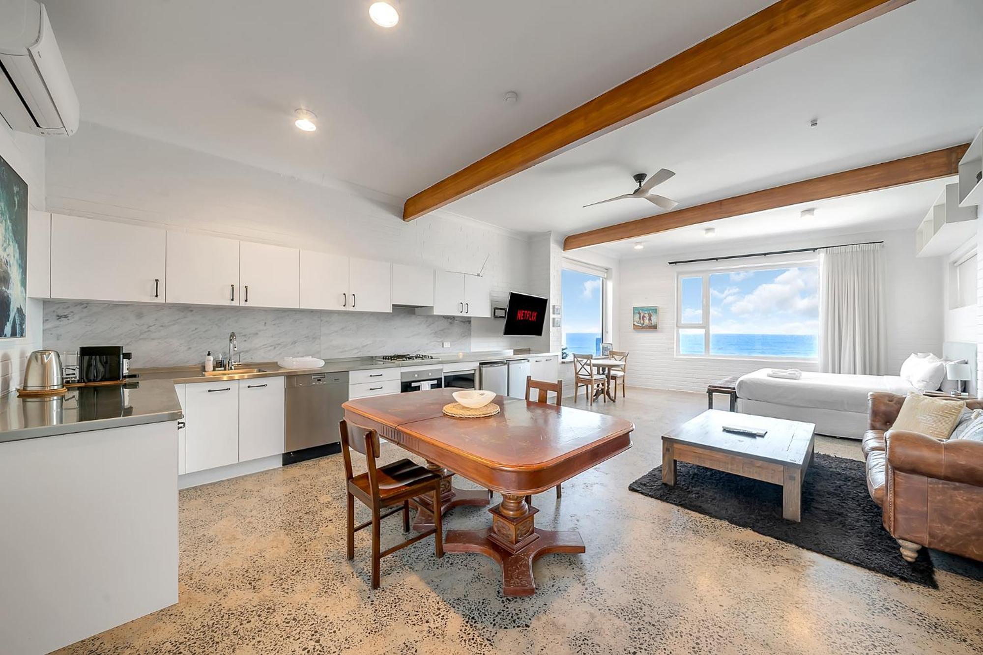 Upscale Cliffside Studio With Ocean Views North Bondi Sydney Bagian luar foto