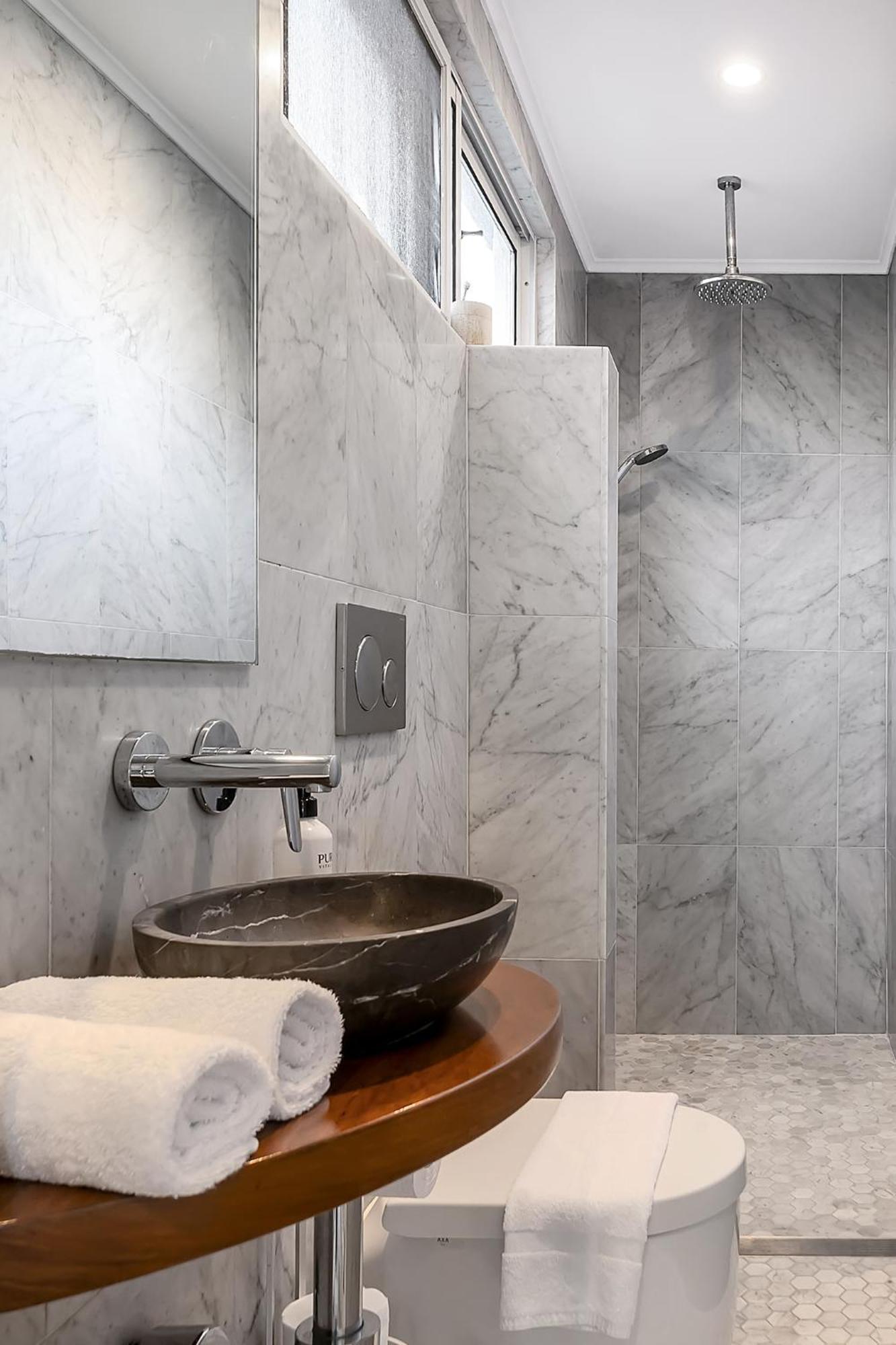 Upscale Cliffside Studio With Ocean Views North Bondi Sydney Bagian luar foto